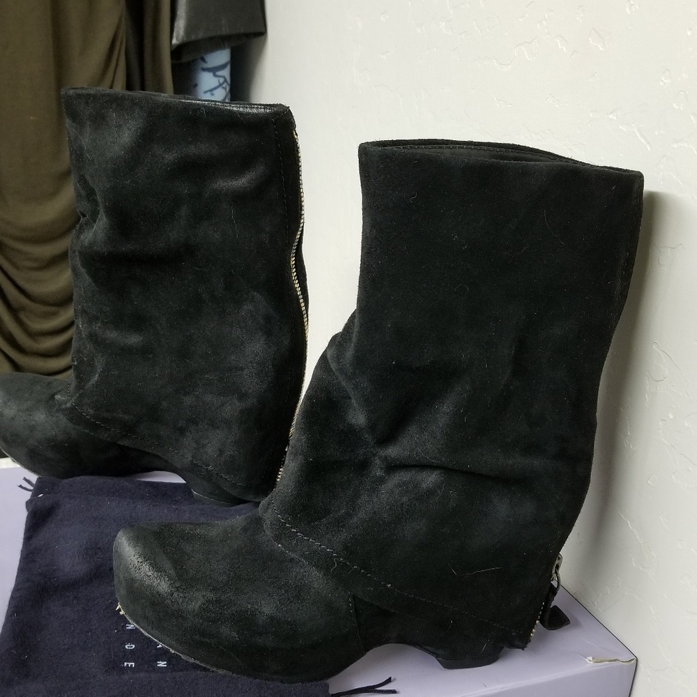 Vera Wang suede Booties
